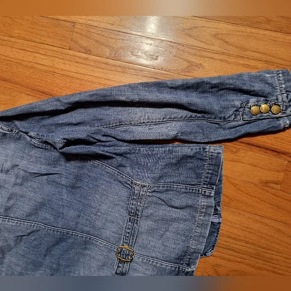 Gap Denim Blue Jean Jacket, Women's Medium, Buttons And Distressed Detail - Picture 14 of 16